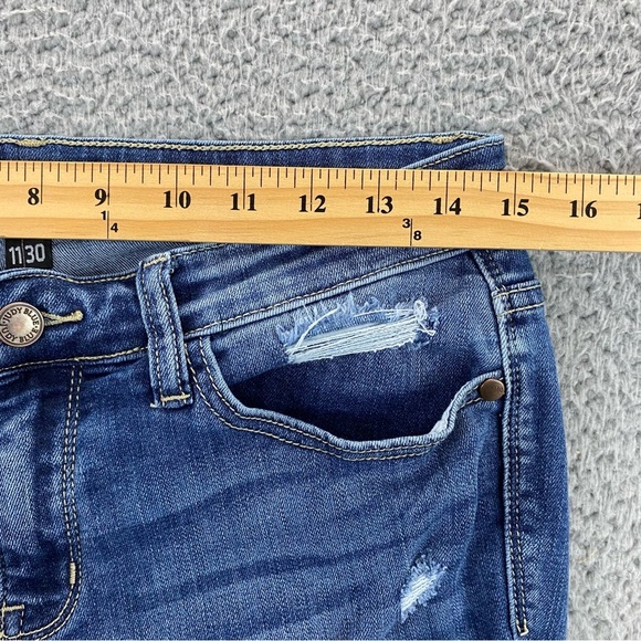 Judy Blue Medium Wash Distressed Skinny Jeans with Camo Print Patch Size 11/30 - Picture 9 of 15